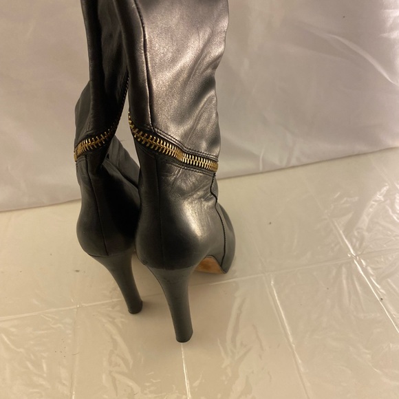 Diane Von Furstenberg Black Leather Zipper
Wraparound Tall Heeled Boots~Size 6 - Picture 5 of 13